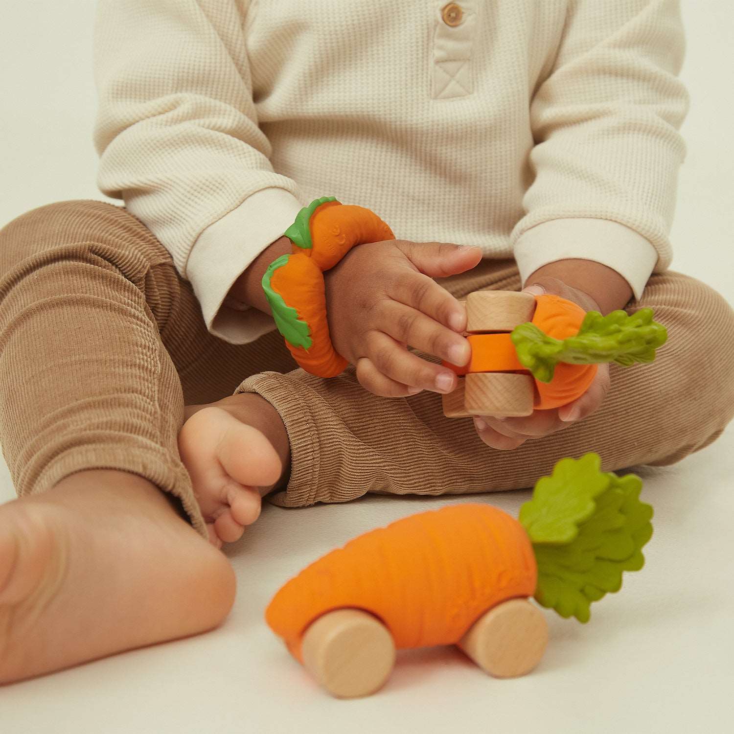 Cathy The Carrot Coche Juguete Bebé Oli&Carol - Oli&Carol - PetitGegant