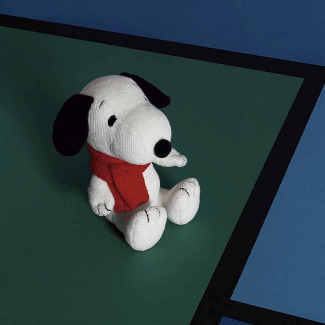 Peanuts Snoopy Sitting With Scarf Bon Ton Toys-Bon Ton Toys-PetitGegant